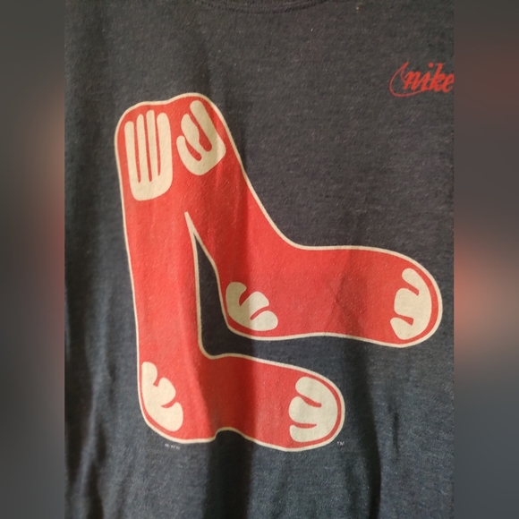 Nike Standard Fit Tee Shirt Red Socks Print Men's XL - Picture 3 of 5